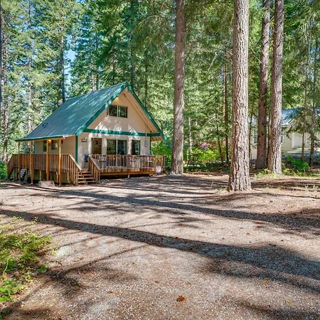 Peaceful Leavenworth Cabin With Deck And Fire Pit!